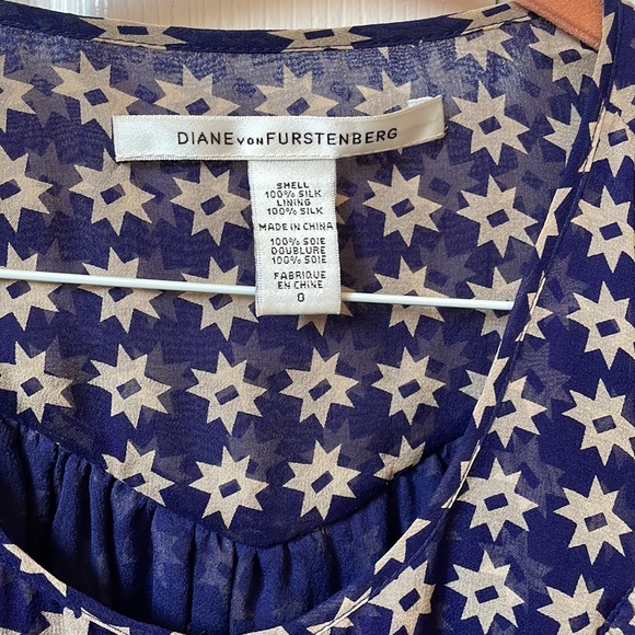 Diane Von Furstenberg sleeveless printed blouse. - Picture 2 of 5